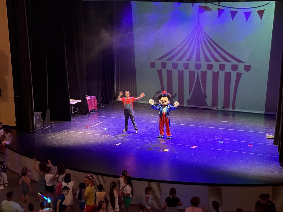 FIESTAS | IMAGENES ESPECTACULO DE CIRCO DE DIVERKIDS SHOW-Fuente Vaqueros