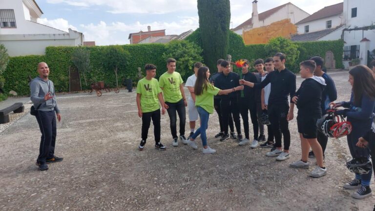 DEPORTES | EL ALUMNADO DE FUENTE VAQUEROS RECOGE LA ANTORCHA DE LA ECOMARATÓN DE LA SEMANA DE LA VEGA-Fuente Vaqueros
