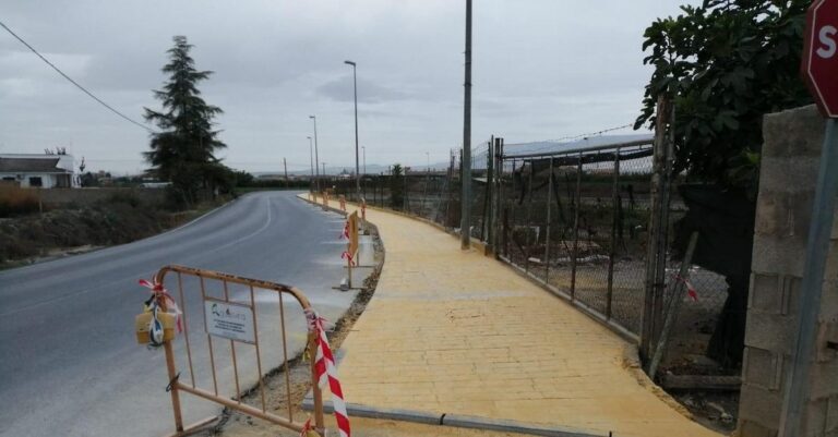 OBRAS I ACERA HACIA EL POLIDEPORTIVO Y FINAL PARQUE TRANVIA-Fuente Vaqueros