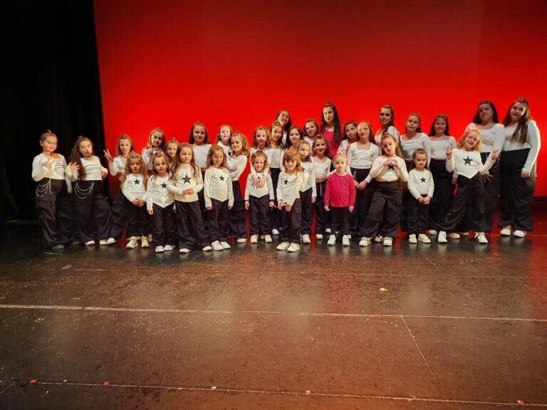 NAVIDAD | GALA DE NAVIDAD CLUB DE BAILE MODERNO TREBOL DE CHAUCHINA-Fuente Vaqueros