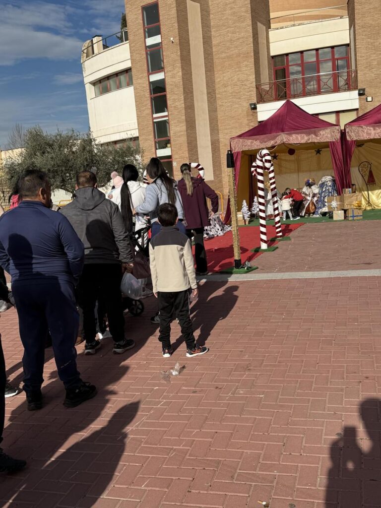 NAVIDAD | ENTREGA DE CARTAS A SSMM LOS REYES MAGOS-Fuente Vaqueros