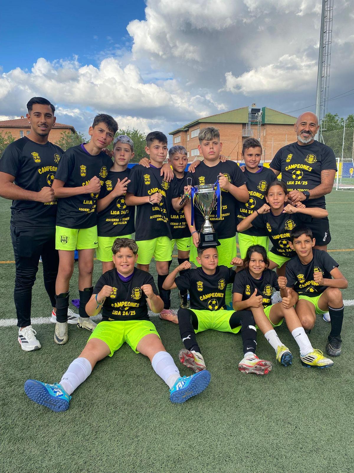 DEPORTES | ASCENSO A TERCERA ANDALUZA FUENTE VAQUEROS CITY ALEVIN A -Fuente Vaqueros