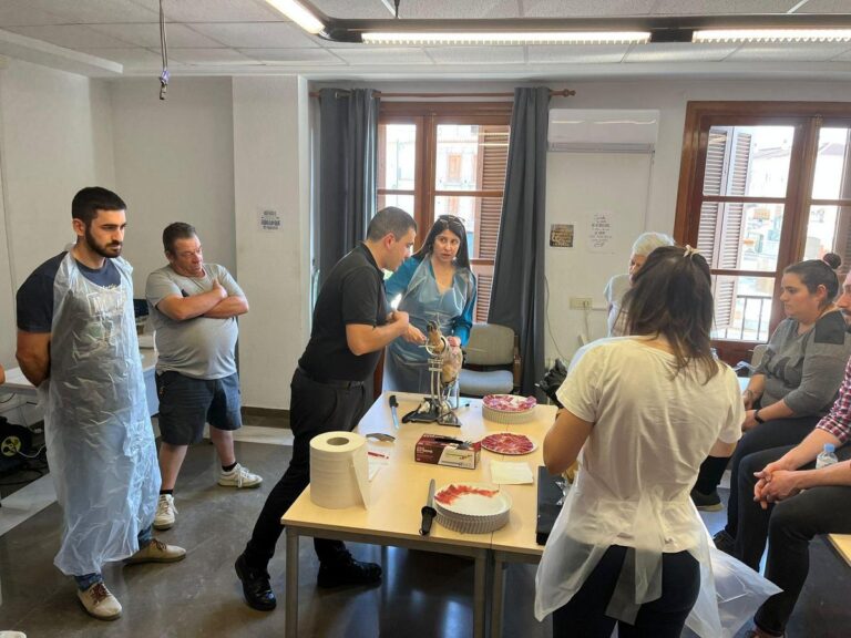 FORMACIÓN | CLAUSURA DEL CURSO DE CORTE Y CATA DE JAMÓN DEL AYUNTAMIENTO DE FUENTE VAQUEROS -Fuente Vaqueros