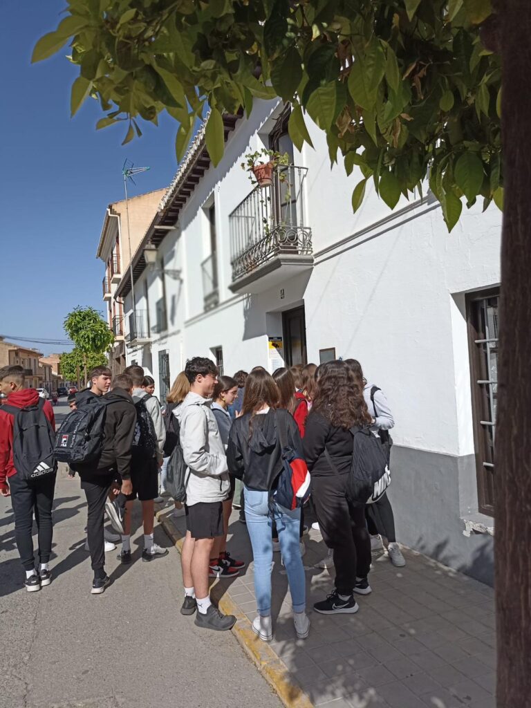 TURISMO | VISITA DEL IES JUAN DE LA CIERVA DE VÉLEZ-MÁLAGA A FUENTE VAQUEROS -Fuente Vaqueros