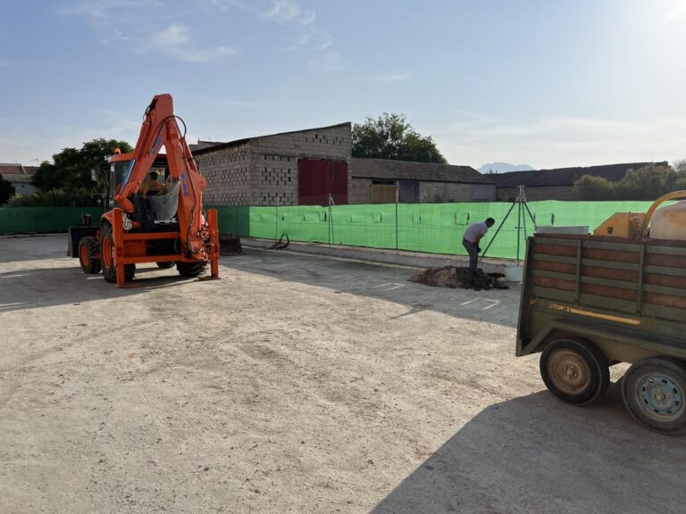 OBRAS | SE INICIAN LAS OBRAS DE EVACUACIÓN DE AGUA Y PAVIMENTACIÓN DEL PARKING PÚBLICO -Fuente Vaqueros