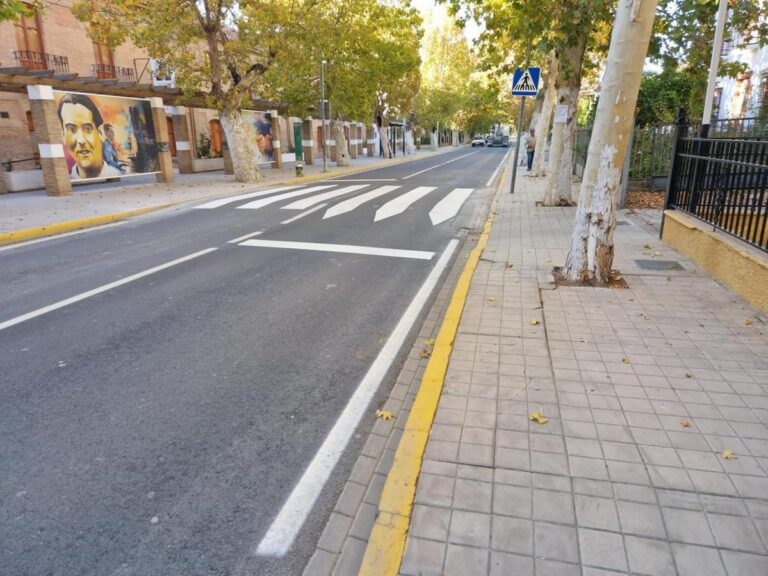 ASFALTADO Y SEÑALIZACIÓN DE PLAZA DOCTOR PAREJA, PASEO DEL PADRO Y PASEO DE LA REINA -Fuente Vaqueros