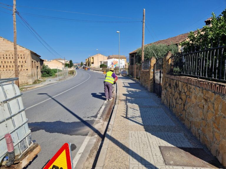 OBRAS | SE INICIAN LAS OBRAS PARA EL NUEVO ACERADO QUE CONECTA LA AVDA. ANDALUCÍA CON EL POLIDEPORTIVO MUNICIPAL-Fuente Vaqueros
