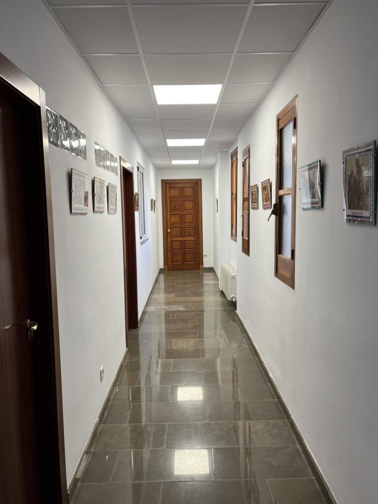 EXPOSICIÓN | CUADROS DE FOTOS ANTIGUAS Y CROCHÉ-Fuente Vaqueros