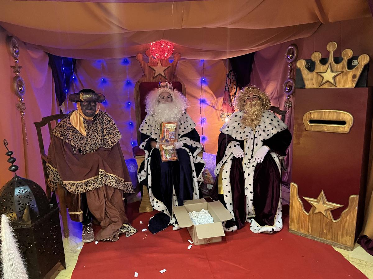 NAVIDAD | IMAGENES DE LA ENTREGA DE CARTAS A SSMM LOS REYES MAGOS -Fuente Vaqueros