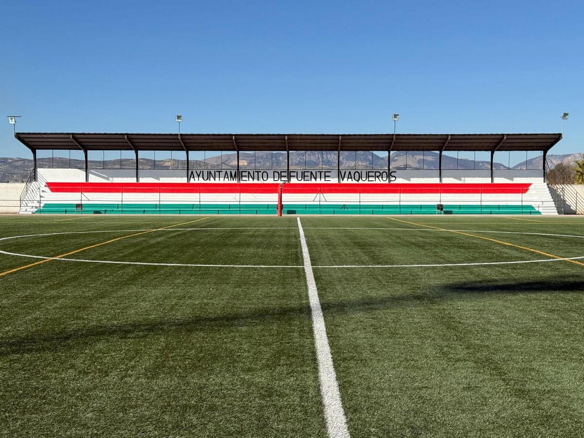 DEPORTES | INSTALACIONES DEPORTIVAS CAMPO DE CESPED ARTIFICIAL-Fuente Vaqueros