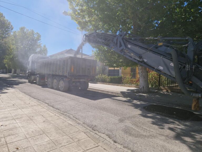 OBRAS | SE INICIA LA SEGUNDA FASE DE ASFALTADO DEL PASEO DE LA REINA Y PASEO DEL PRADO-Fuente Vaqueros