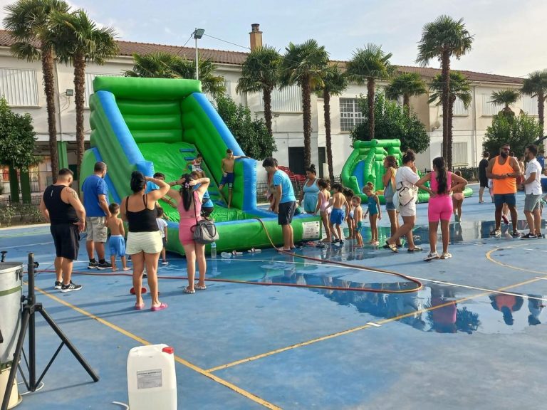 FIESTAS | COLCHONES ACUATICOS Y FIESTA DE LA ESPUMA-Fuente Vaqueros