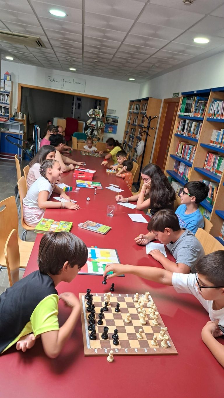 FIESTAS | MAÑANA DE JUEGOS DE MESA Y TORNEO DE DOMINÓ -Fuente Vaqueros