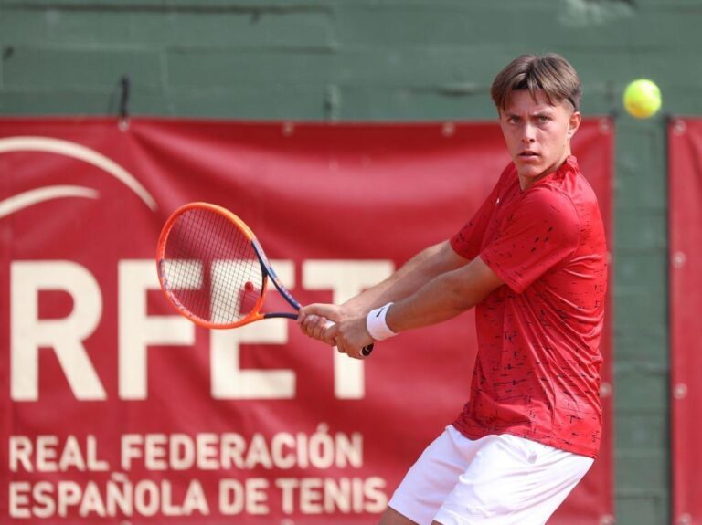 DEPORTES | PABLO PEREZ NAVARRO SUBCAMPEON DE ESPAÑA JUNIOR EN TENIS-Fuente Vaqueros